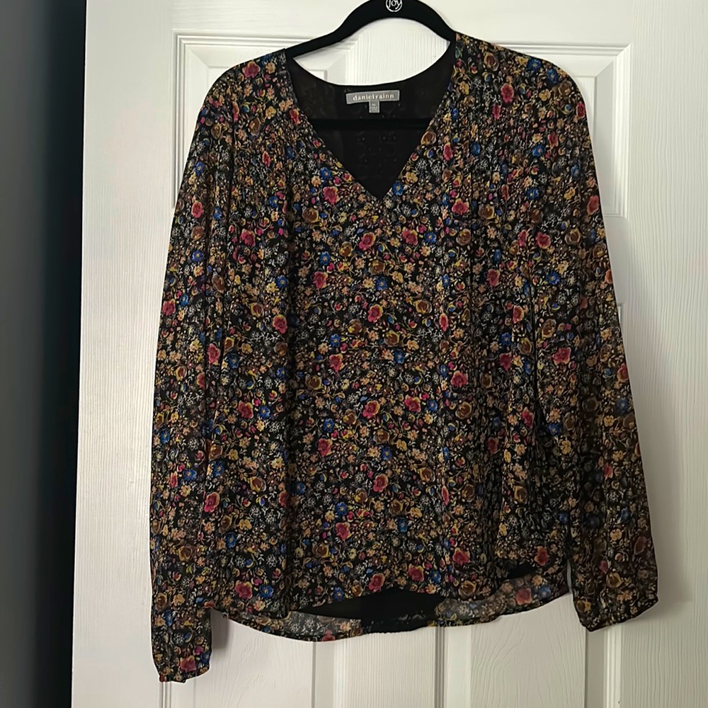 Daniel Rainn XLP long sleeve blouse high low  with lining .